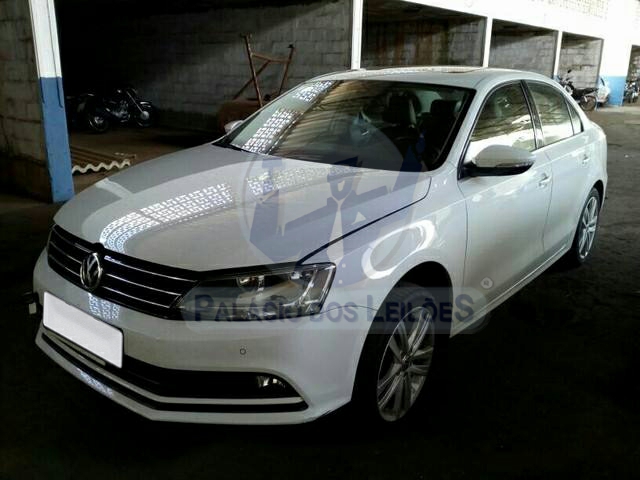 LOTE 039 - Volkswagen Jetta 1.4 TSI Trendline 2016